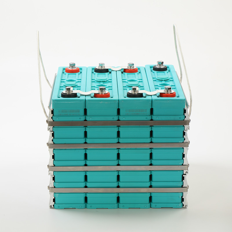 12بطارية الليثيوم الفوسفات الحديدي 8 فولت الخلية بطارية الليثيوم 200Ah لنظام تخزين الطاقة